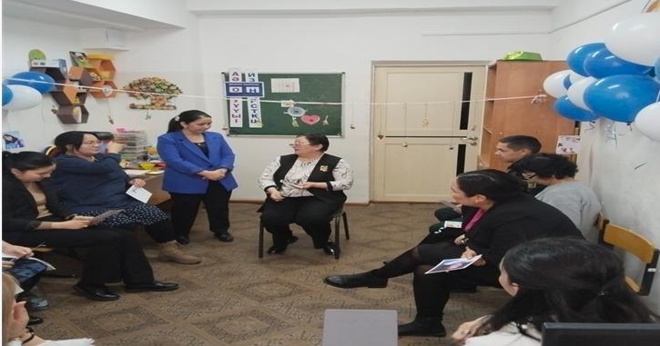 Мектептің әкімшілігік мүшелерімен бірге "Балалық шаққа саяхат!" тақырыбында психологиялық тренинг өткізілді.