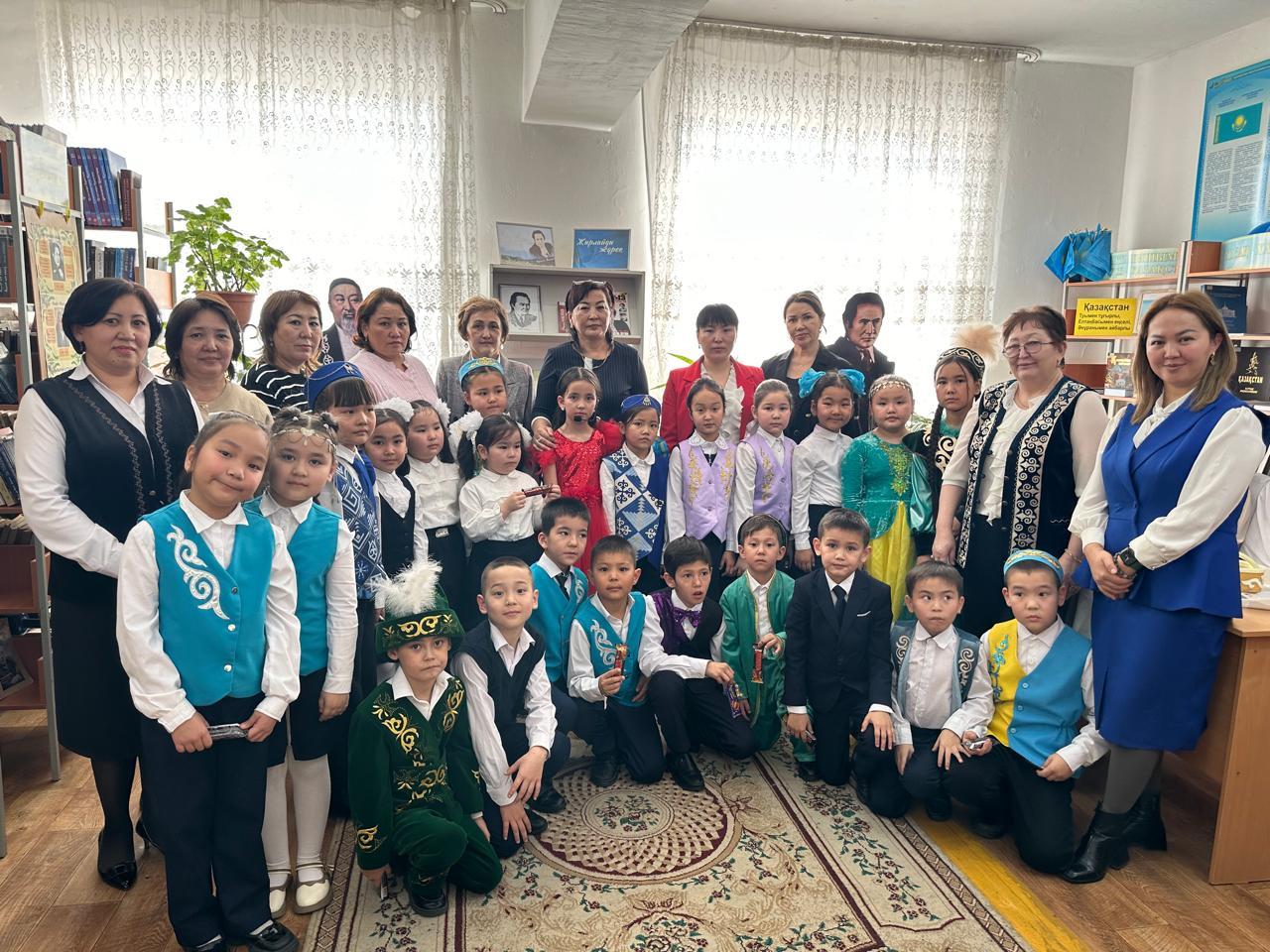 «Жырлайды жүрек »  атты ақын өлеңдерін мәнерлеп жатқа оқу сағаты